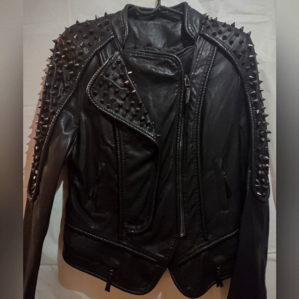 USA/Medium-Large/Black Studded Jacket